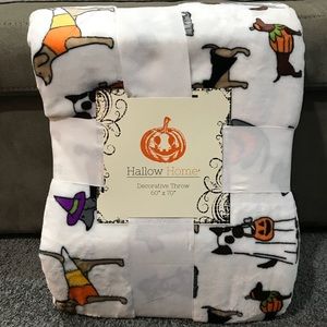 Hallow Home Halloween Dog in costume Throw